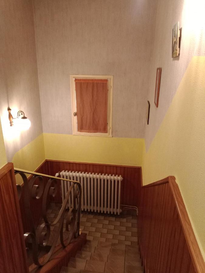 Maison Entiere Avec Parking, Garage Et Jardin * Montlucon