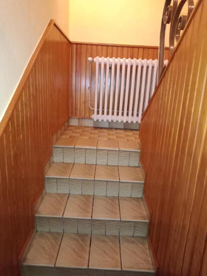 Maison Entiere Avec Parking, Garage Et Jardin Montluçon