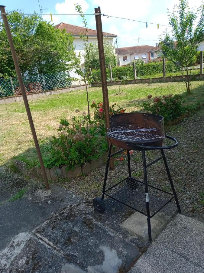 Ferienhaus Maison Entiere Avec Parking, Garage Et Jardin Montluçon