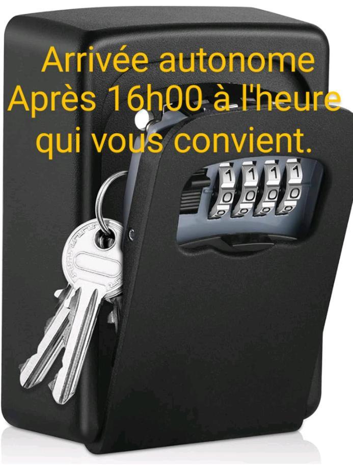 Maison Entiere Avec Parking, Garage Et Jardin * Montluçon