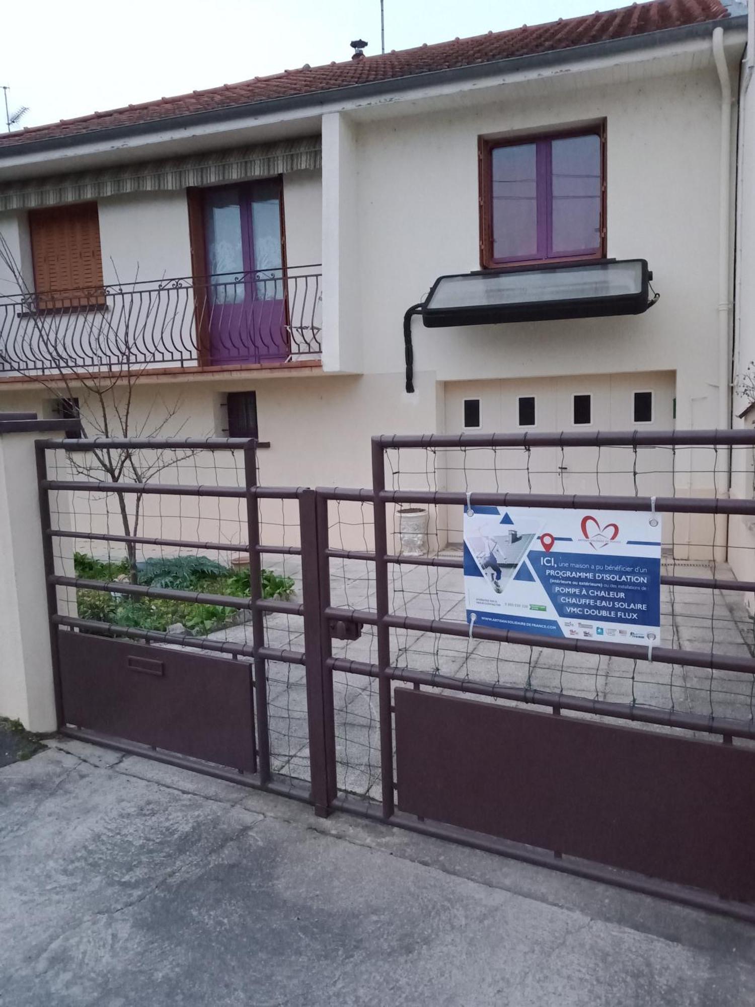 Holiday home Maison Entiere Avec Parking, Garage Et Jardin Montlucon
